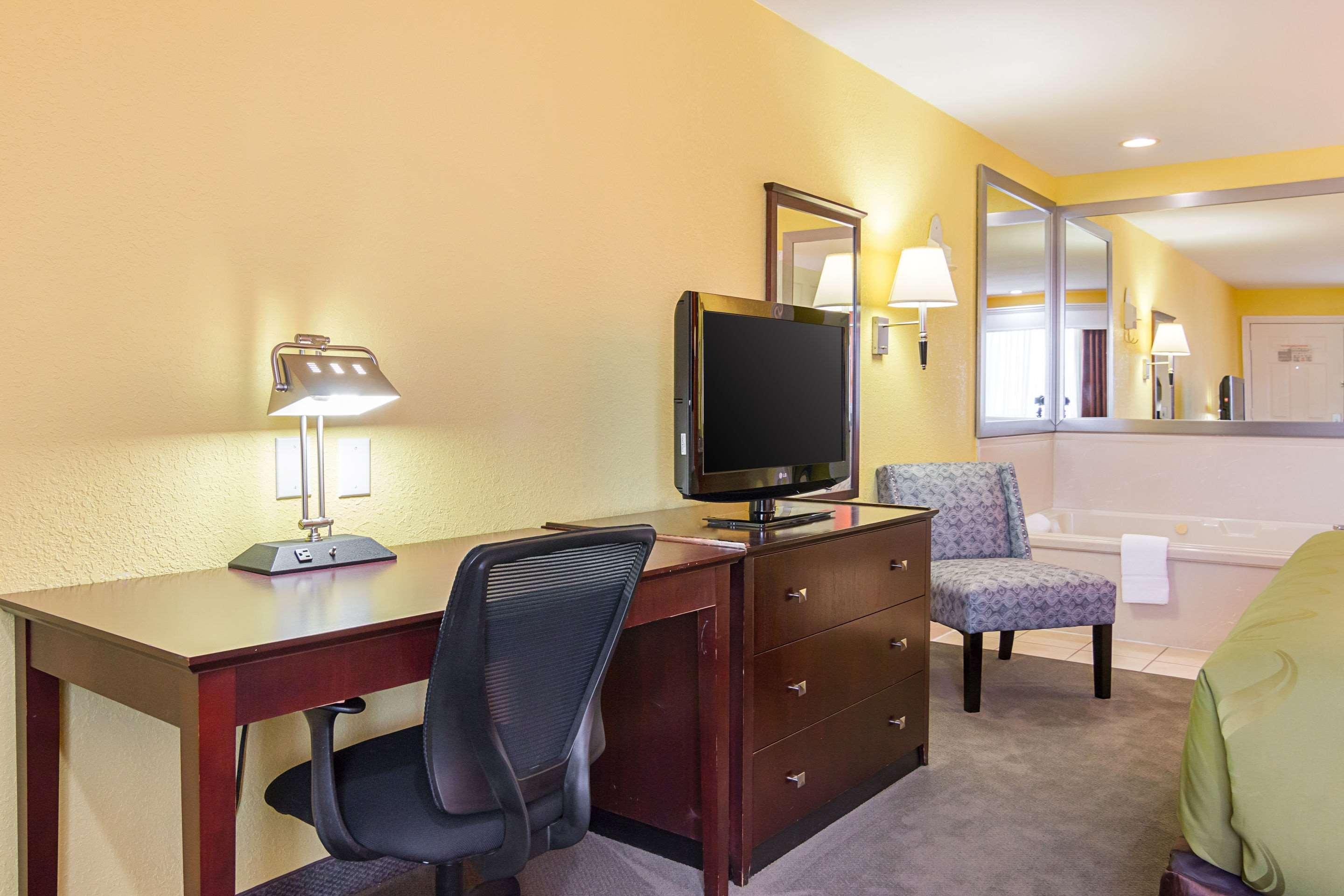 Quality Inn Carthage Exterior photo
